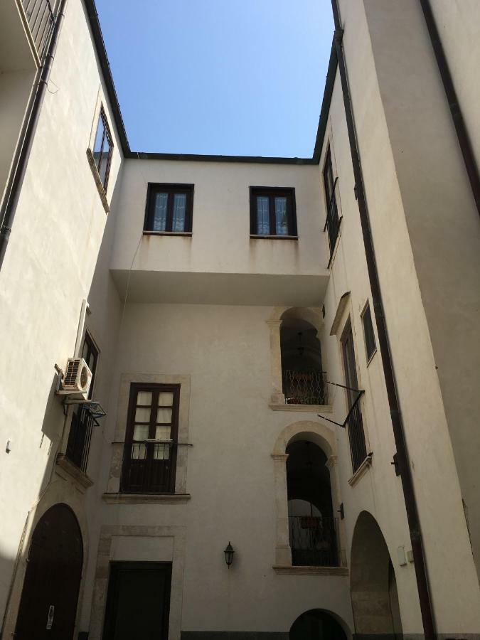 Maniace 57, Ortigia Historic Center, 200 Mt From The Beach Сиракуза Екстериор снимка